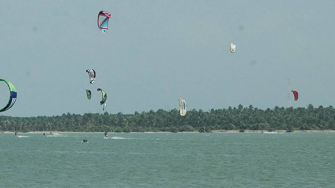 kitesurfing kalpitiya